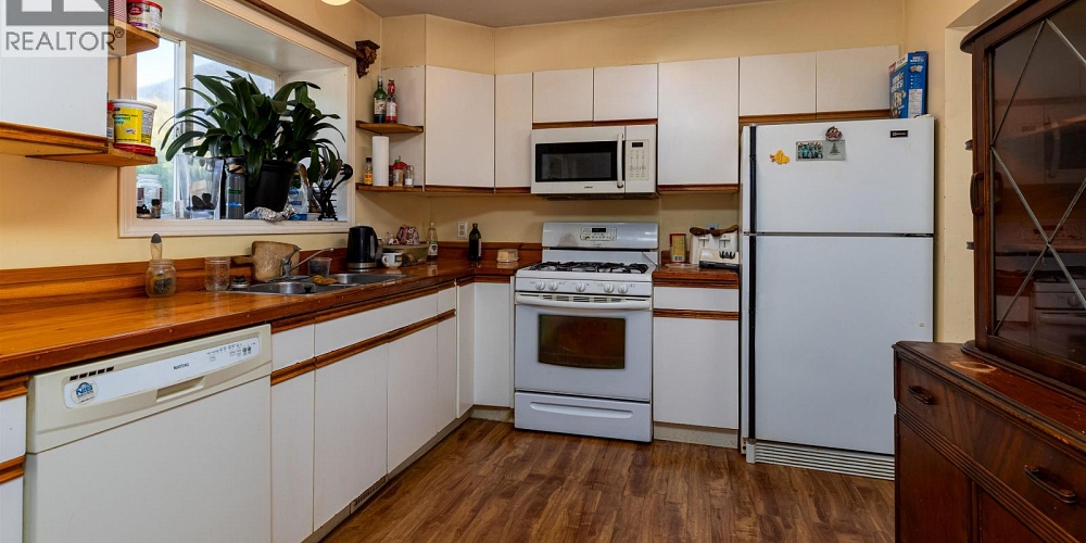 3566 NEWELL AVENUE Terrace Photo 3 3566 NEWELL AVENUE Terrace Photo 3